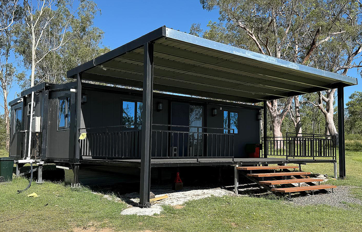 Moderner, erweiterbarer 20-Fuß-Container, maßgeschneiderter Laden mit raumhohen Fenstern Moderner, erweiterbarer 20-Fuß-Container, maßgeschneiderter Laden mit raumhohen Fenstern
