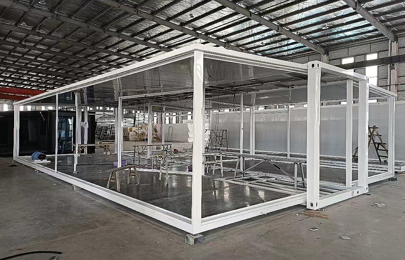 Moderner, erweiterbarer 20-Fuß-Container, maßgeschneiderter Laden mit raumhohen Fenstern Moderner, erweiterbarer 20-Fuß-Container, maßgeschneiderter Laden mit raumhohen Fenstern