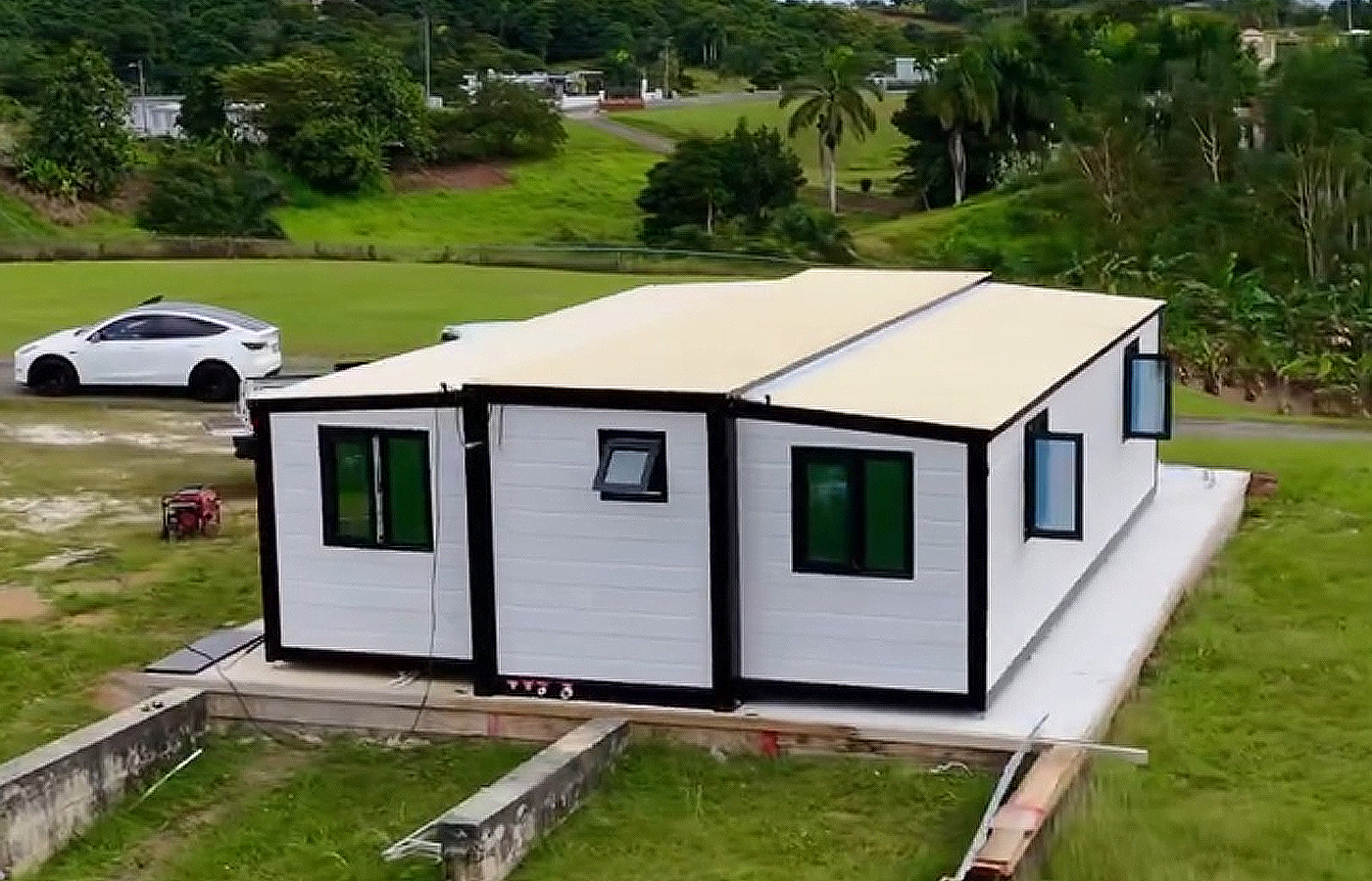 Moderner, erweiterbarer 20-Fuß-Container, maßgeschneiderter Laden mit raumhohen Fenstern Moderner, erweiterbarer 20-Fuß-Container, maßgeschneiderter Laden mit raumhohen Fenstern