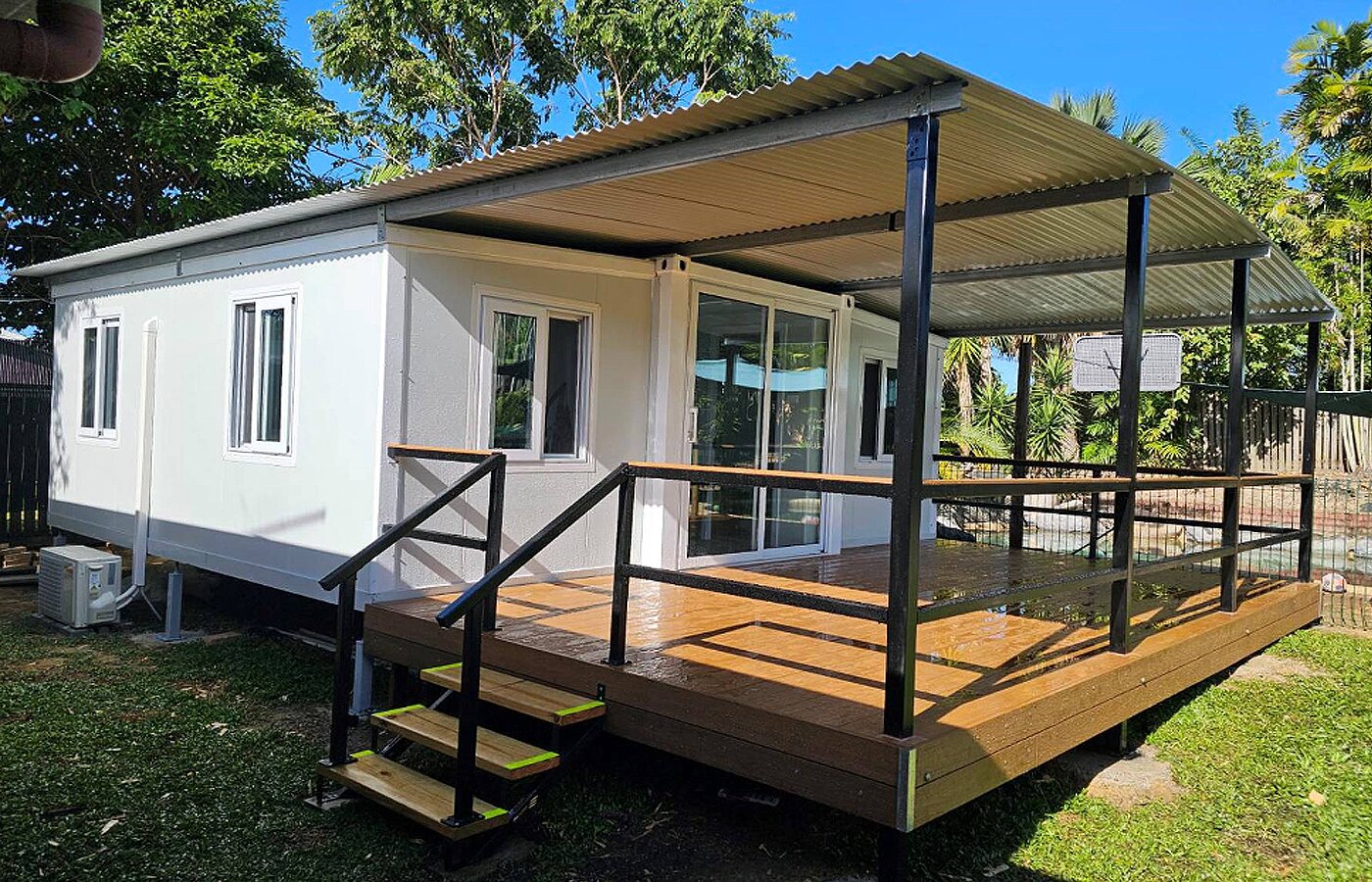 Moderner, erweiterbarer 20-Fuß-Container, maßgeschneiderter Laden mit raumhohen Fenstern Moderner, erweiterbarer 20-Fuß-Container, maßgeschneiderter Laden mit raumhohen Fenstern