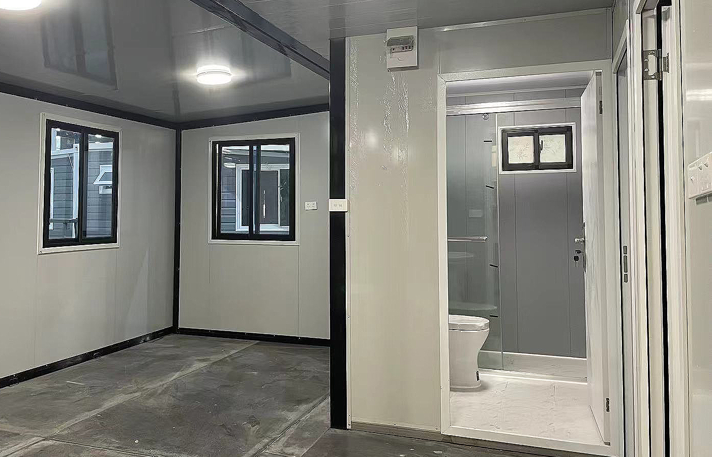 Moderner, erweiterbarer 20-Fuß-Container, maßgeschneiderter Laden mit raumhohen Fenstern Moderner, erweiterbarer 20-Fuß-Container, maßgeschneiderter Laden mit raumhohen Fenstern