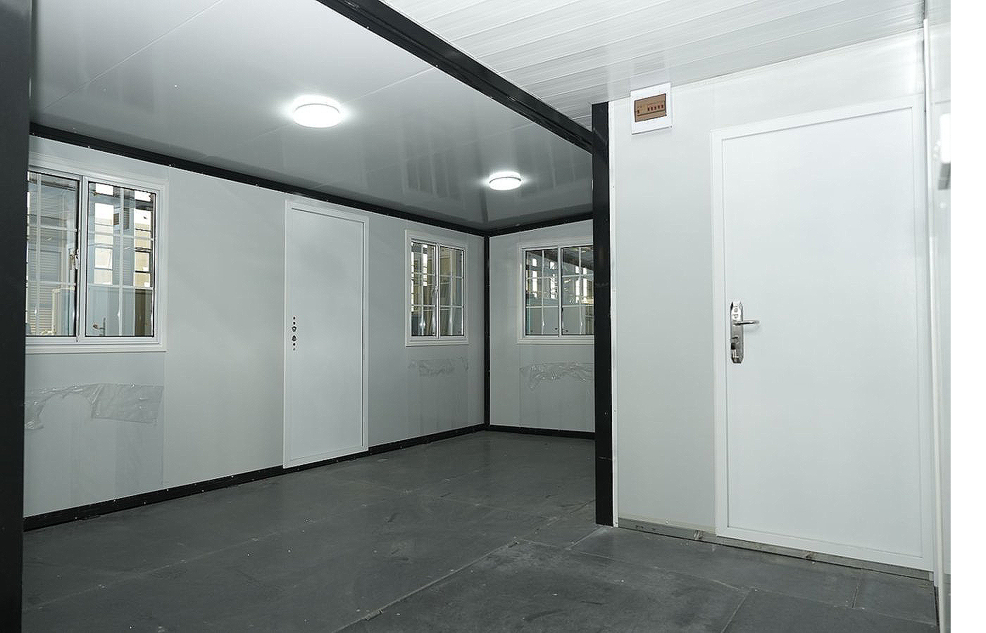 Moderner, erweiterbarer 20-Fuß-Container, maßgeschneiderter Laden mit raumhohen Fenstern Moderner, erweiterbarer 20-Fuß-Container, maßgeschneiderter Laden mit raumhohen Fenstern